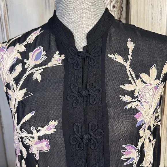 T Rose Embroidered Black Sheer Floral Sleeveless Duster - Picture 3 of 11